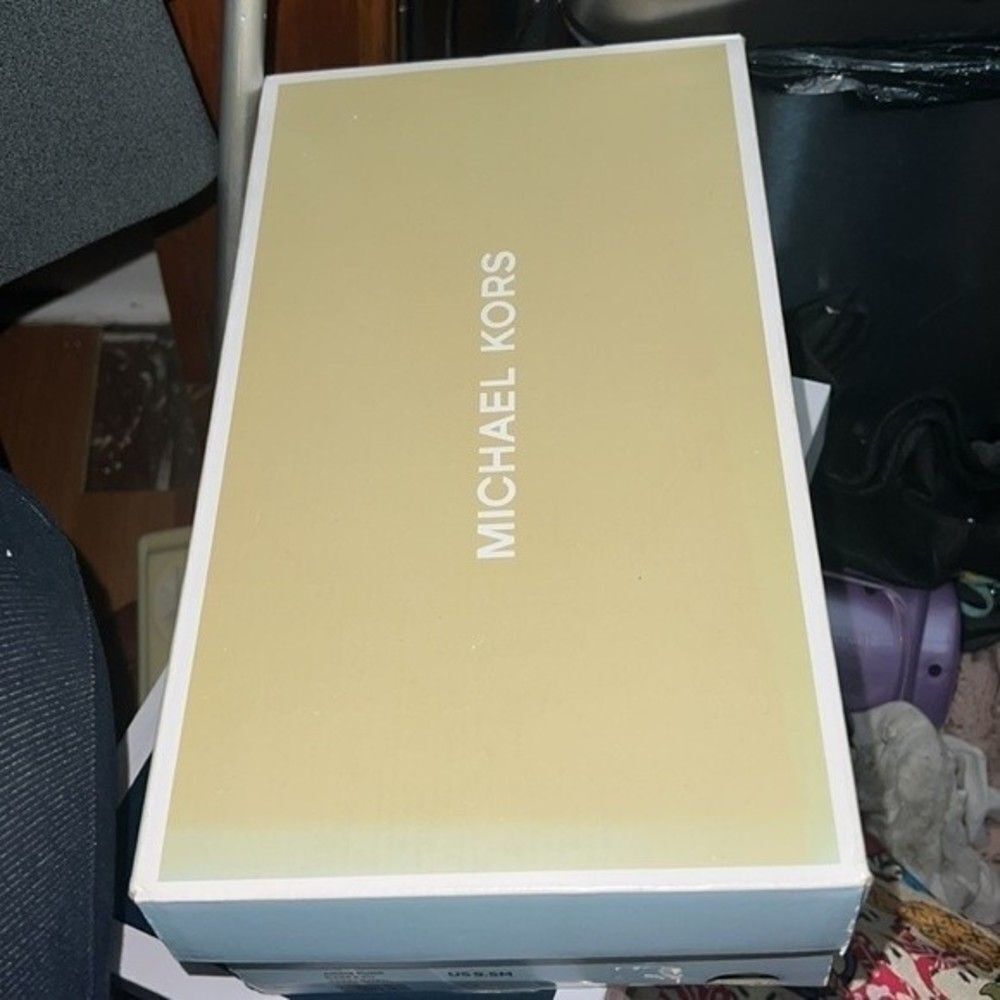 Michael Kors Angie Pumps – Size 9.5 – Oyster – New in Box - Picture 5 of 8